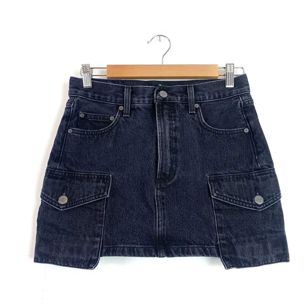 Aritzia Denim Forum The '90s Mid Rise Cargo Mini Denim Jean Skirt Black Eyeliner